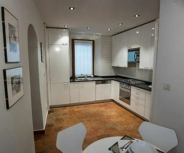 Historical In The Center Of - Larihome A02 Апартаменты