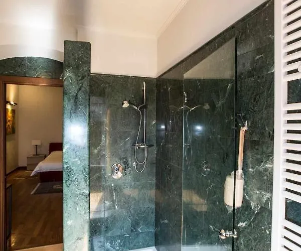 Historical In The Center Of - Larihome A02 Апартаменты *