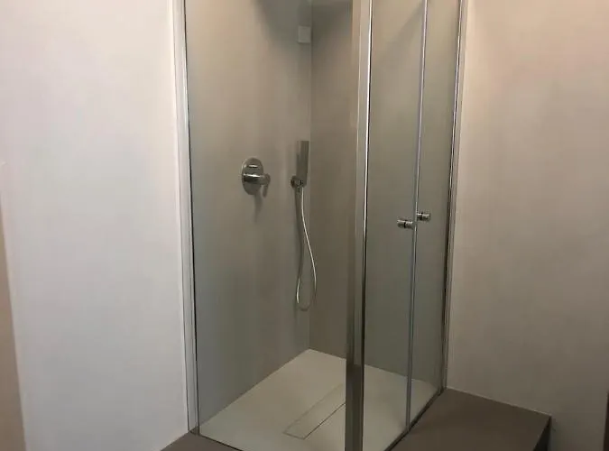 Historical In The Center Of - Larihome A02 Апартаменты *